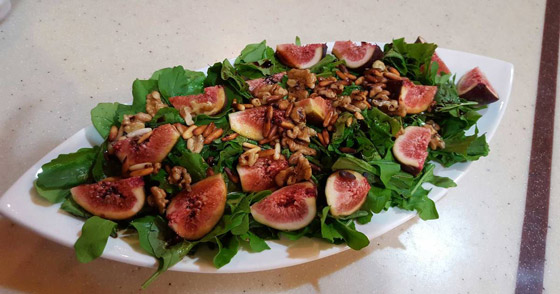 اليكم طريقة تحضير سلطة الجرجير بالتين والتمر صورة رقم 6