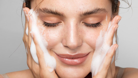 كريمات تؤذي البشرة الجافة.. احذريها صورة رقم 2