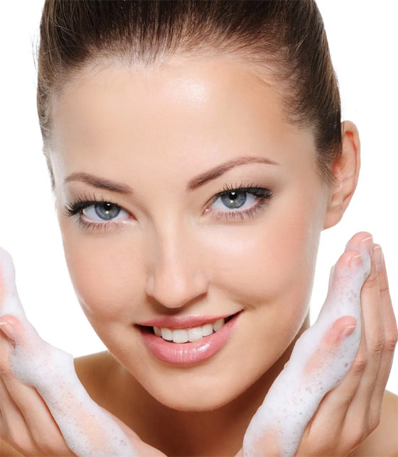 6 أخطاء يُحذر أطباء الجلد من ارتكابها عند غسل الوجه صورة رقم 3