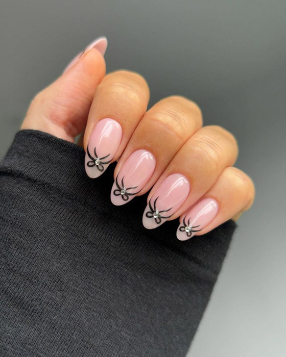 ألوان أظافر تناسب كل عروس.. 