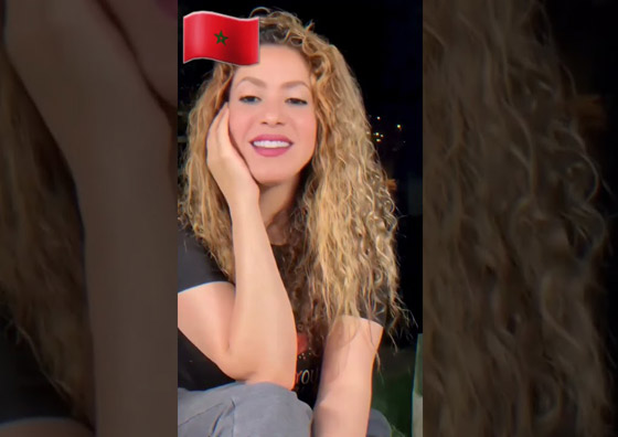 صورة رقم 1 - فيديو شاكيرا تفاجئ الجميع! تغني صورة رقم 1 - فيديو شاكيرا تفاجئ الجميع! تغني