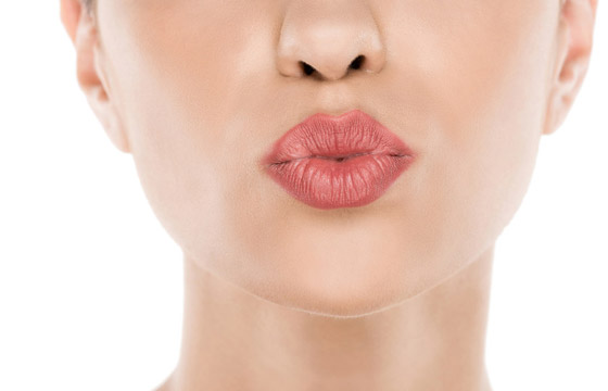 صورة رقم 7 - كيف تتخلصين من تجاعيد الشفاه بعيداً عن العلاجات التجميلية صورة رقم 7 - كيف تتخلصين من تجاعيد الشفاه بعيداً عن العلاجات التجميلية
