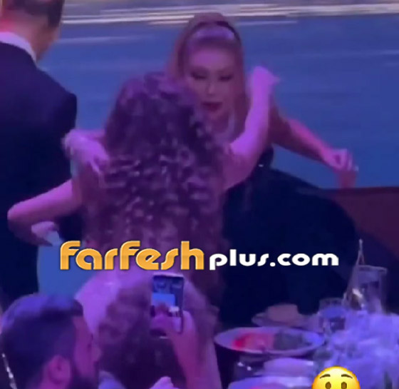 صورة رقم 4 - فيديو: مصالحة نوال الزغبي مع محمد رمضان وميريام فارس.. ورمضان ببدلة حمراء وشعر أصفر!! صورة رقم 4 - فيديو: مصالحة نوال الزغبي مع محمد رمضان وميريام فارس.. ورمضان ببدلة حمراء وشعر أصفر!!