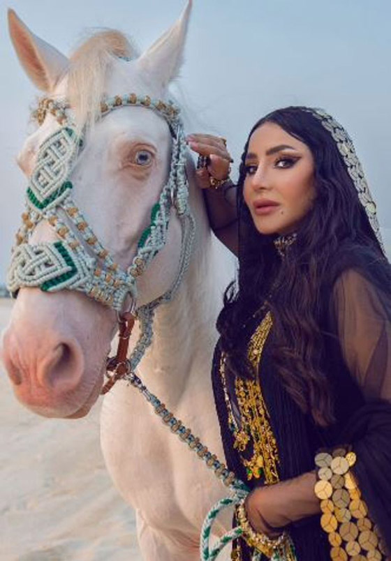 صور إطلالات نجمات السعودية بمناسبة اليوم الوطني الـ93.. فساتين تراثية خضراء وبيضاء صورة رقم 8