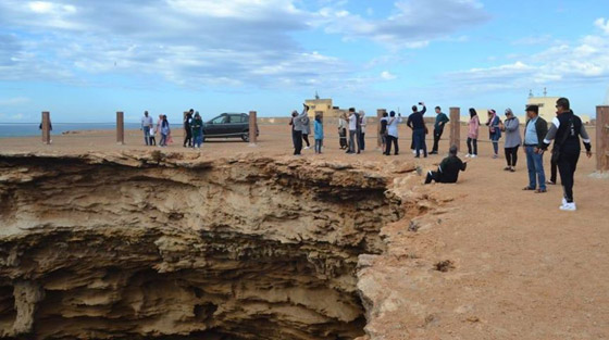 صورة رقم 5 - حفرة ضخمة غامضة بعمق 60 مترا تظهر فجأة في المغرب وتثير الرعب صورة رقم 5 - حفرة ضخمة غامضة بعمق 60 مترا تظهر فجأة في المغرب وتثير الرعب