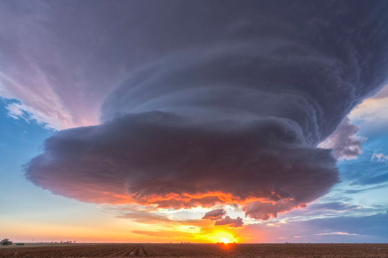صورة رقم 12 - شابة كويتية تطارد العواصف وترصد صورا مذهلة للأحداث المناخية القاسية صورة رقم 12 - شابة كويتية تطارد العواصف وترصد صورا مذهلة للأحداث المناخية القاسية