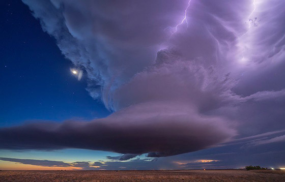 صورة رقم 14 - شابة كويتية تطارد العواصف وترصد صورا مذهلة للأحداث المناخية القاسية صورة رقم 14 - شابة كويتية تطارد العواصف وترصد صورا مذهلة للأحداث المناخية القاسية