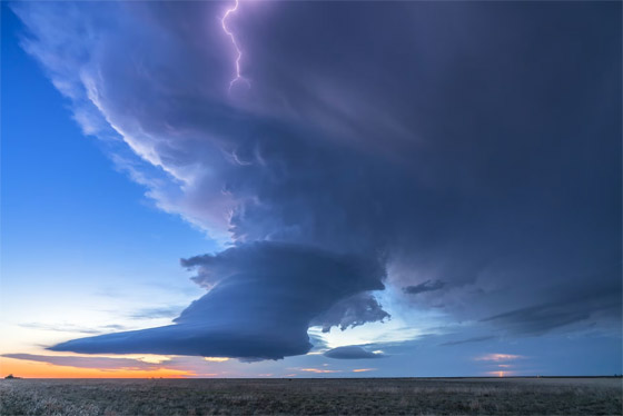صورة رقم 4 - شابة كويتية تطارد العواصف وترصد صورا مذهلة للأحداث المناخية القاسية صورة رقم 4 - شابة كويتية تطارد العواصف وترصد صورا مذهلة للأحداث المناخية القاسية