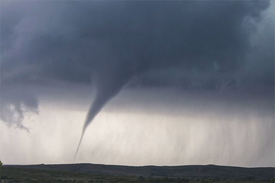 صورة رقم 7 - شابة كويتية تطارد العواصف وترصد صورا مذهلة للأحداث المناخية القاسية صورة رقم 7 - شابة كويتية تطارد العواصف وترصد صورا مذهلة للأحداث المناخية القاسية