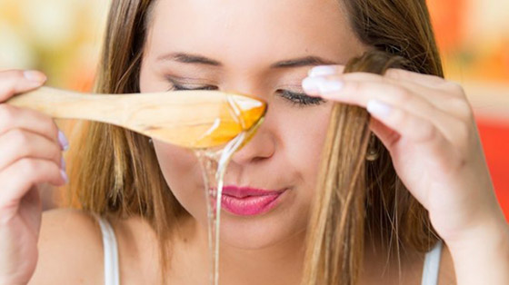 صورة رقم 5 - إليكم 4 خلطات بالعسل تعالج الشعر الجاف والتالف صورة رقم 5 - إليكم 4 خلطات بالعسل تعالج الشعر الجاف والتالف
