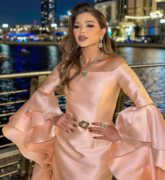 صورة رقم 4 - بالصور: أكبر ماسة صفراء في العالم ضيفة مهرجان شهير في دبي صورة رقم 4 - بالصور: أكبر ماسة صفراء في العالم ضيفة مهرجان شهير في دبي