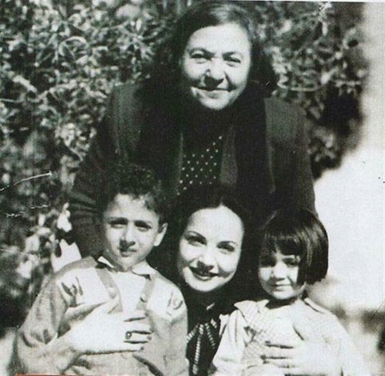 صورة رقم 5 - في ذكرى رحيلها: صور نادرة لشادية مع والدها الوسيم.. هل تشبهه؟ فيديو صورة رقم 5 - في ذكرى رحيلها: صور نادرة لشادية مع والدها الوسيم.. هل تشبهه؟ فيديو