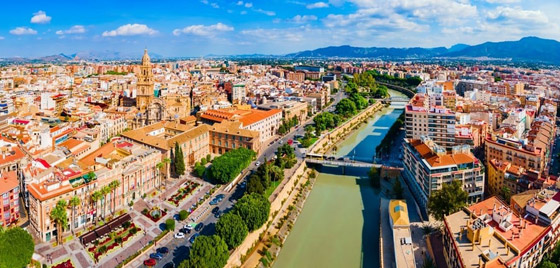 صورة رقم 1 - نصائح للاستمتاع بلحظات رومانسية خلال شهر العسل في إسبانيا صورة رقم 1 - نصائح للاستمتاع بلحظات رومانسية خلال شهر العسل في إسبانيا