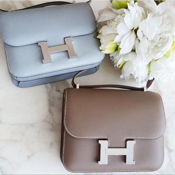 الأقدم والأكثر أناقة.. لماذا تعشق الكثيرات حقيبة «Hermès Constance»؟ صورة رقم 3