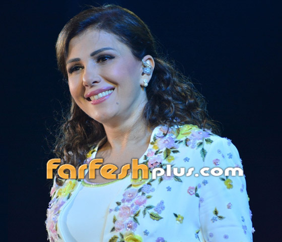 ماجدة الرومي تختتم مهرجان موازين وطفلة تُقدّم لها العلم المغربي، فماذا فعلت به؟ صورة رقم 2
