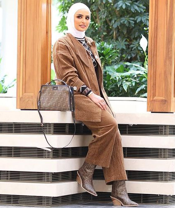 بالصور: أجمل بدلات نسائية راقية من وحي الفاشينيستات المحجبات صورة رقم 3