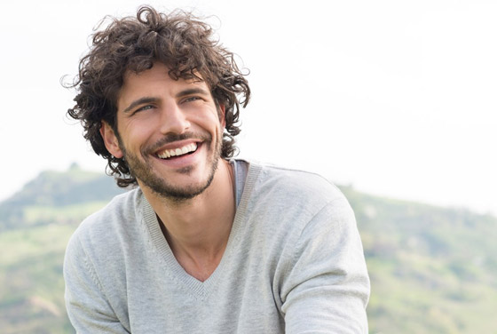 وفقاً لعلم النفس.. علامات تدل على ثقة الرجل العالية بنفسه صورة رقم 2