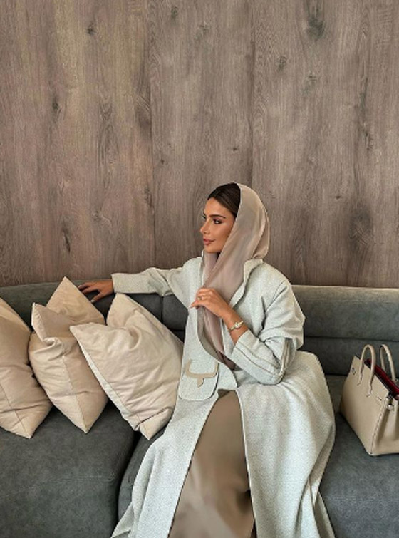 طرق تنسيق موديلات عبايات مفتوحة رمضانية 2024 صورة رقم 3