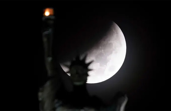 صورة رقم 1 - قريبا.. القمر عملاقا مع الخسوف بوقت واحد صورة رقم 1 - قريبا.. القمر عملاقا مع الخسوف بوقت واحد