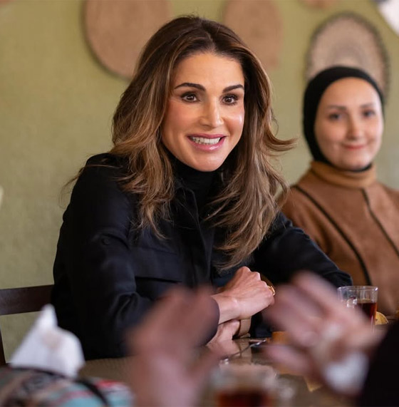 صورة رقم 8 - بالصور: إطلالات لسيدات الأعمال بأسلوب الملكة رانيا صورة رقم 8 - بالصور: إطلالات لسيدات الأعمال بأسلوب الملكة رانيا
