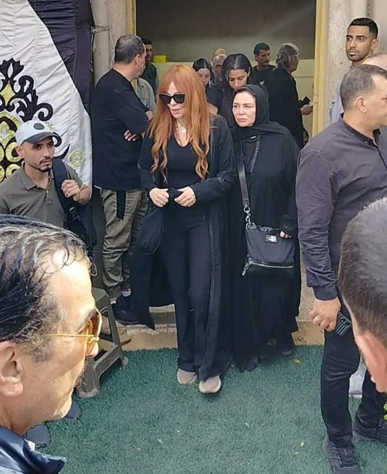 صورة رقم 2 - انهيار الفنانة اللبنانية كارول سماحة في جنازة زوجها.. يسرا، الهام شاهين والنجوم يساندونها صورة رقم 2 - انهيار الفنانة اللبنانية كارول سماحة في جنازة زوجها.. يسرا، الهام شاهين والنجوم يساندونها