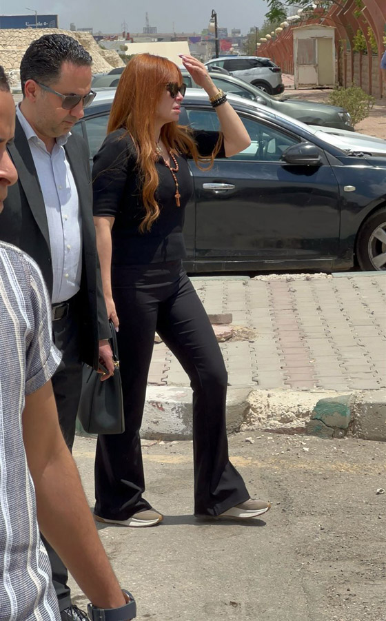 صورة رقم 3 - انهيار الفنانة اللبنانية كارول سماحة في جنازة زوجها.. يسرا، الهام شاهين والنجوم يساندونها صورة رقم 3 - انهيار الفنانة اللبنانية كارول سماحة في جنازة زوجها.. يسرا، الهام شاهين والنجوم يساندونها
