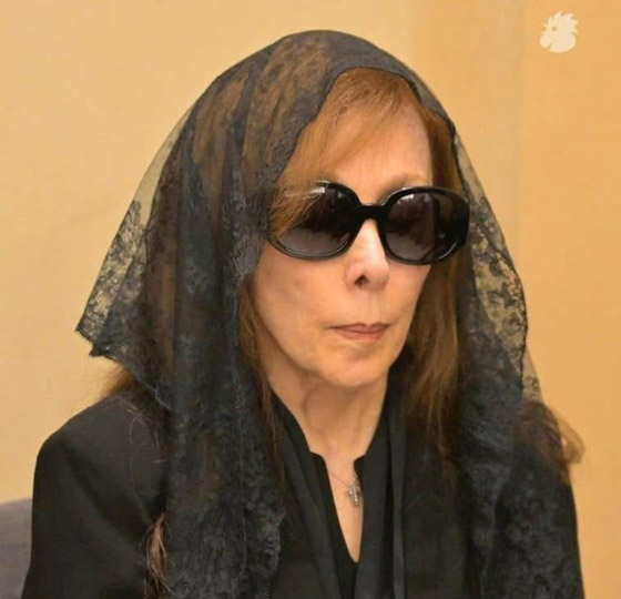 أول ظهور للفنانة فيروز بمراسم تشييع نجلها زياد الرحباني صورة رقم 4