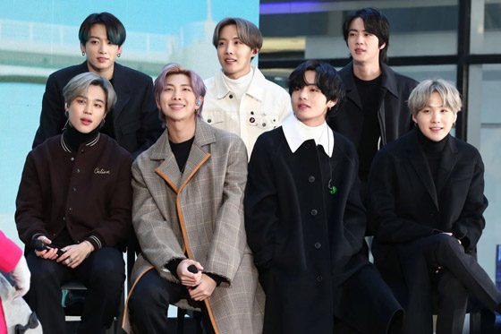 صورة رقم 5 - فرقة BTS تدخل عالم مايكل جاكسون بأغنية سري ة نادرة.. صورة رقم 5 - فرقة BTS تدخل عالم مايكل جاكسون بأغنية سري ة نادرة..