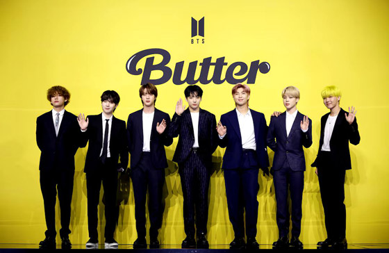 صورة رقم 4 - فرقة BTS تدخل عالم مايكل جاكسون بأغنية سري ة نادرة.. صورة رقم 4 - فرقة BTS تدخل عالم مايكل جاكسون بأغنية سري ة نادرة..
