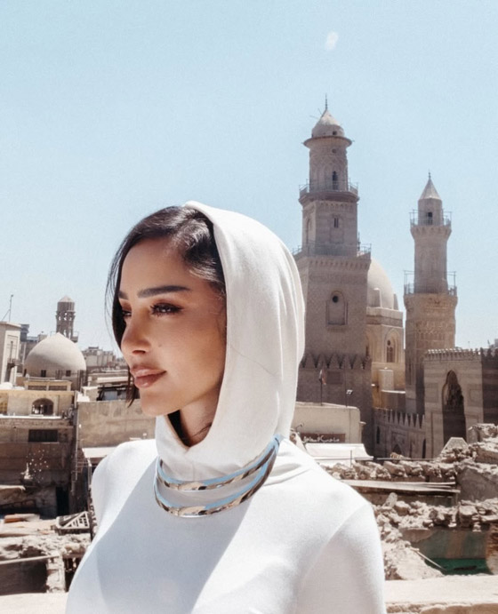 صورة رقم 2 - انتقادات واسعة لـ بسمة بوسيل بعد ان رقصت في أغنيتها الأخيرة أمام مسجد! صورة رقم 2 - انتقادات واسعة لـ بسمة بوسيل بعد ان رقصت في أغنيتها الأخيرة أمام مسجد!