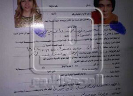 صورة رقم 1 - 4 نساء بحياة محمد منير: زيجة وحيدة قصيرة، شائعة مع أرملة فنان شهير، هرب من نجلاء بدر وعقد عرفي مزور!! صورة رقم 1 - 4 نساء بحياة محمد منير: زيجة وحيدة قصيرة، شائعة مع أرملة فنان شهير، هرب من نجلاء بدر وعقد عرفي مزور!!