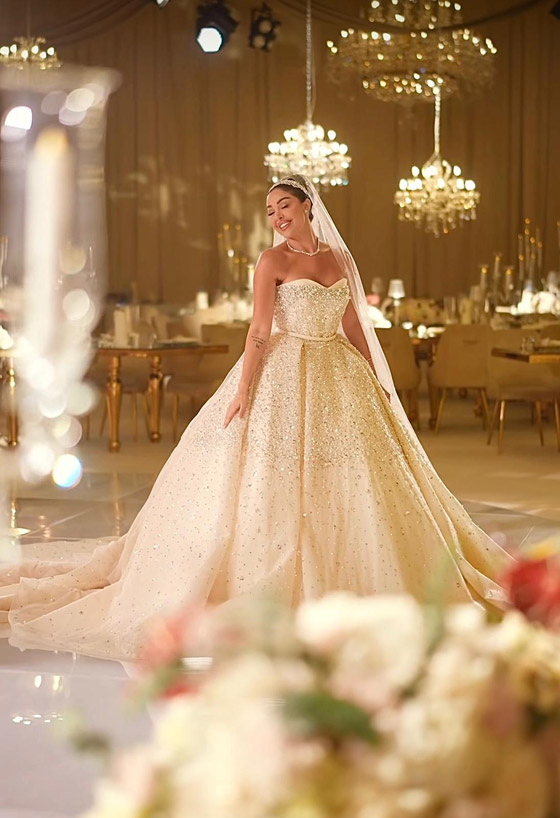 صورة رقم 7 - هيا كرزون شقيقة ديانا كرزون بإطلالة ملكية في حفل زفافها على رجل الأعمال عمر الكيكي صورة رقم 7 - هيا كرزون شقيقة ديانا كرزون بإطلالة ملكية في حفل زفافها على رجل الأعمال عمر الكيكي