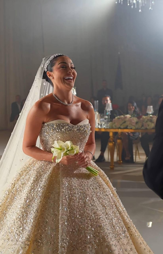 صورة رقم 5 - هيا كرزون شقيقة ديانا كرزون بإطلالة ملكية في حفل زفافها على رجل الأعمال عمر الكيكي صورة رقم 5 - هيا كرزون شقيقة ديانا كرزون بإطلالة ملكية في حفل زفافها على رجل الأعمال عمر الكيكي