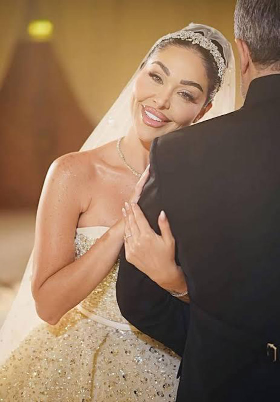 صورة رقم 3 - هيا كرزون شقيقة ديانا كرزون بإطلالة ملكية في حفل زفافها على رجل الأعمال عمر الكيكي صورة رقم 3 - هيا كرزون شقيقة ديانا كرزون بإطلالة ملكية في حفل زفافها على رجل الأعمال عمر الكيكي