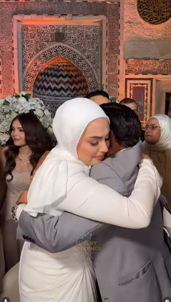 صورة رقم 3 - محمد هنيدي يحتفل بعقد قران ابنته فريدة.. العروس تبكي ووالدها يحتضنها صورة رقم 3 - محمد هنيدي يحتفل بعقد قران ابنته فريدة.. العروس تبكي ووالدها يحتضنها