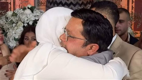 صورة رقم 4 - محمد هنيدي يحتفل بعقد قران ابنته فريدة.. العروس تبكي ووالدها يحتضنها صورة رقم 4 - محمد هنيدي يحتفل بعقد قران ابنته فريدة.. العروس تبكي ووالدها يحتضنها