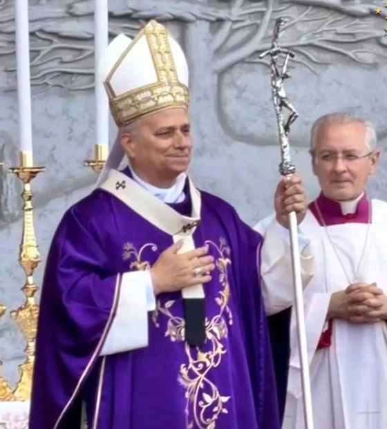 عبير نعمة وجوزيف عطية يُرتّلان في قدّاس البابا.. ترانيم مؤثرة ولحظات روحانية تهزّ بيروت صورة رقم 2 عبير نعمة وجوزيف عطية يُرتّلان في قدّاس البابا.. ترانيم مؤثرة ولحظات روحانية تهزّ بيروت صورة رقم 2