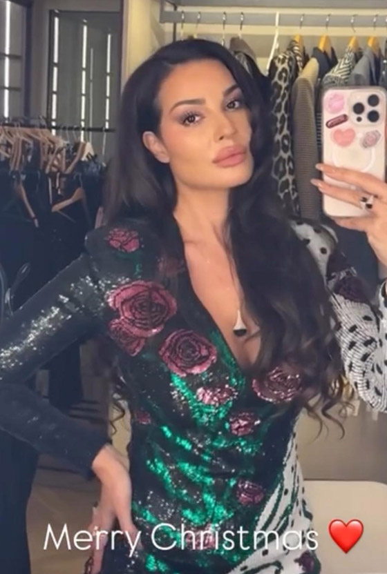 صورة رقم 2 - النجوم يشاركون جمهورهم بلحظات من اجواء عيد الميلاد الكريسماس صورة رقم 2 - النجوم يشاركون جمهورهم بلحظات من اجواء عيد الميلاد الكريسماس