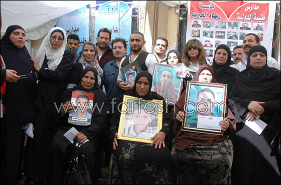 صورة رقم 4 - بالصور.. تامر حسني يكر م أسر الشهداء وسط حالة من الشجن! صورة رقم 4 - بالصور.. تامر حسني يكر م أسر الشهداء وسط حالة من الشجن!