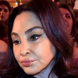 إليسا بظهور صادم بمسرحية كارول سماحة! عملية تجميل فاشلة ام مرض؟ وكيف  ..