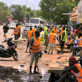 تنظيف الشوارع عقوبة مخالفي قانون السير في بوركينافاسو