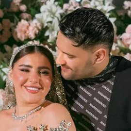 مغني المهرجانات مسلم يظهر بإطلالة غريبة في حفل زفافه ويثير الجدل!