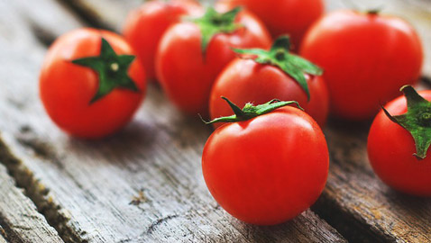 الطماطم.. فاكهة الملوك المذيبة للدهون