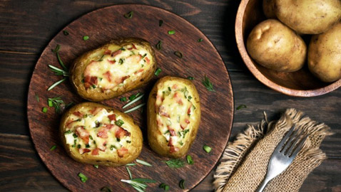 بطاطس محشية بالكريمة والبصل الأخضر