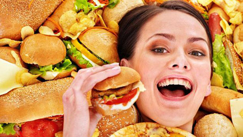 غالباً ما نشتهي السكريات والمقليات.. تعرف على أسباب الوحم وكيفية التعامل معه