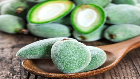 يعزز صحة القلب واللثة.. تعرفوا على فوائد اللوز الأخضر الصحية المدهشة