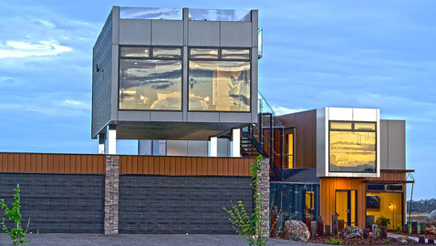 صور: منزل مبهر بناه زوجان أستراليان من 7 حاويات شحن ضخمة! المنزل مرشح لجائزة أفضل تصميم معماري