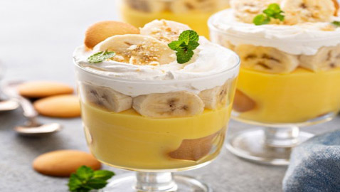 إليكم طريقة تحضير كاسترد بالفواكه والبسكويت المميز واللذيذ