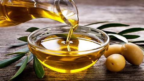 فوائد ومخاطر زيت الزيتون: ماذا تعرف عنه؟