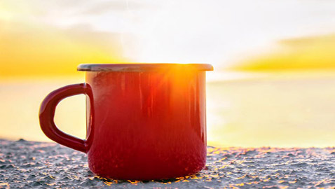 اشربوا المشروب الساخن أثناء الطقس الحار.. 8 حقائق صحية ستذهلكم!